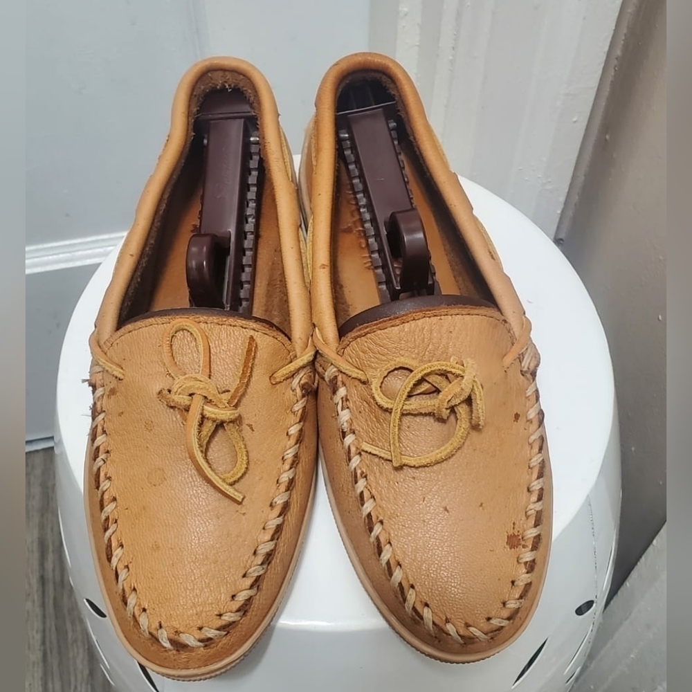 Minnetonka Classic Moccasins Women Leather Rawhide Slip On Loafers Size 7 & 8🌴✌ - Picture 5 of 14